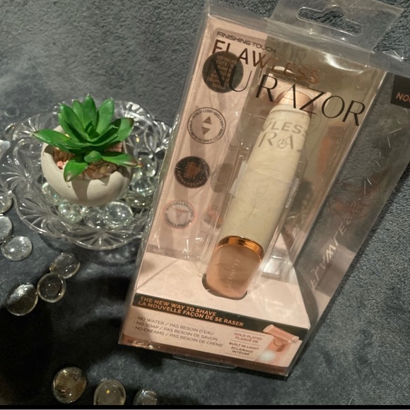 🎀✂️FINISHING TOUCH FLAWLESS NU RAZOR✂️🎀 - Picture 11 of 11